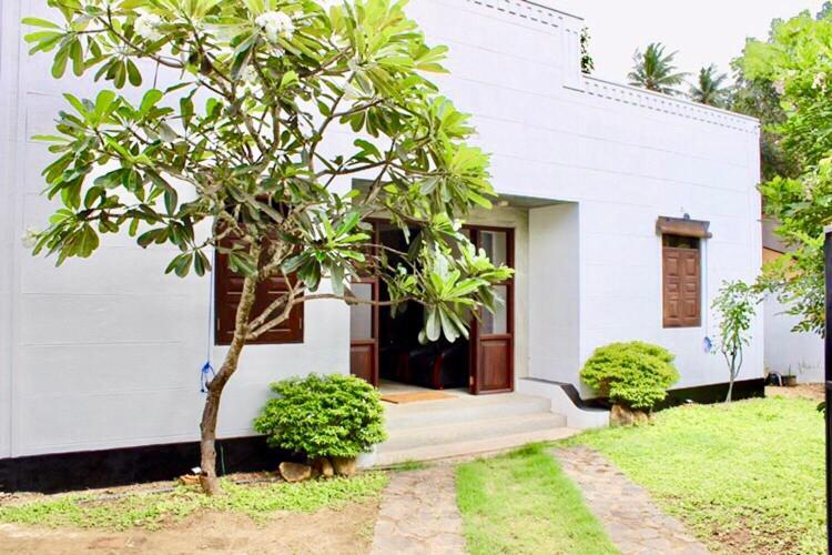 Blooming Polhena Exterior foto